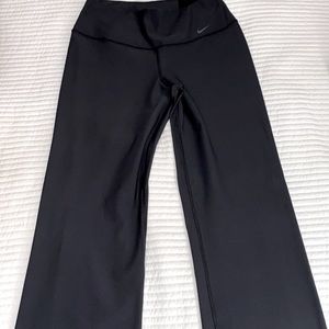 Nike Legend Classic Fit Women pants